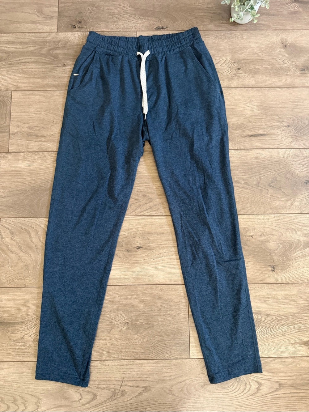 VUORI Navy Drawstring Joggers Men’s Size Estimate Small